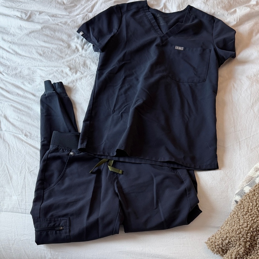 Figs Jogger (S) and Top (XS) Set